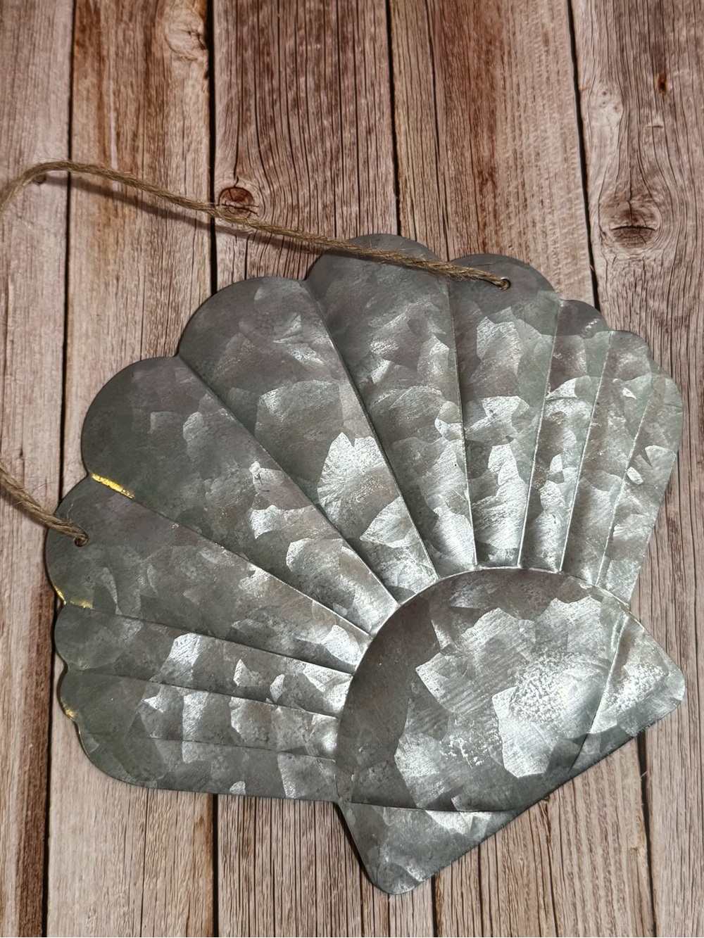 🐚 Galvanized Metal Scallop Shell Wall Decor